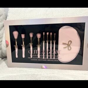 Glitz & Glam 8 Essential Bow Brushes + Makeup Holder